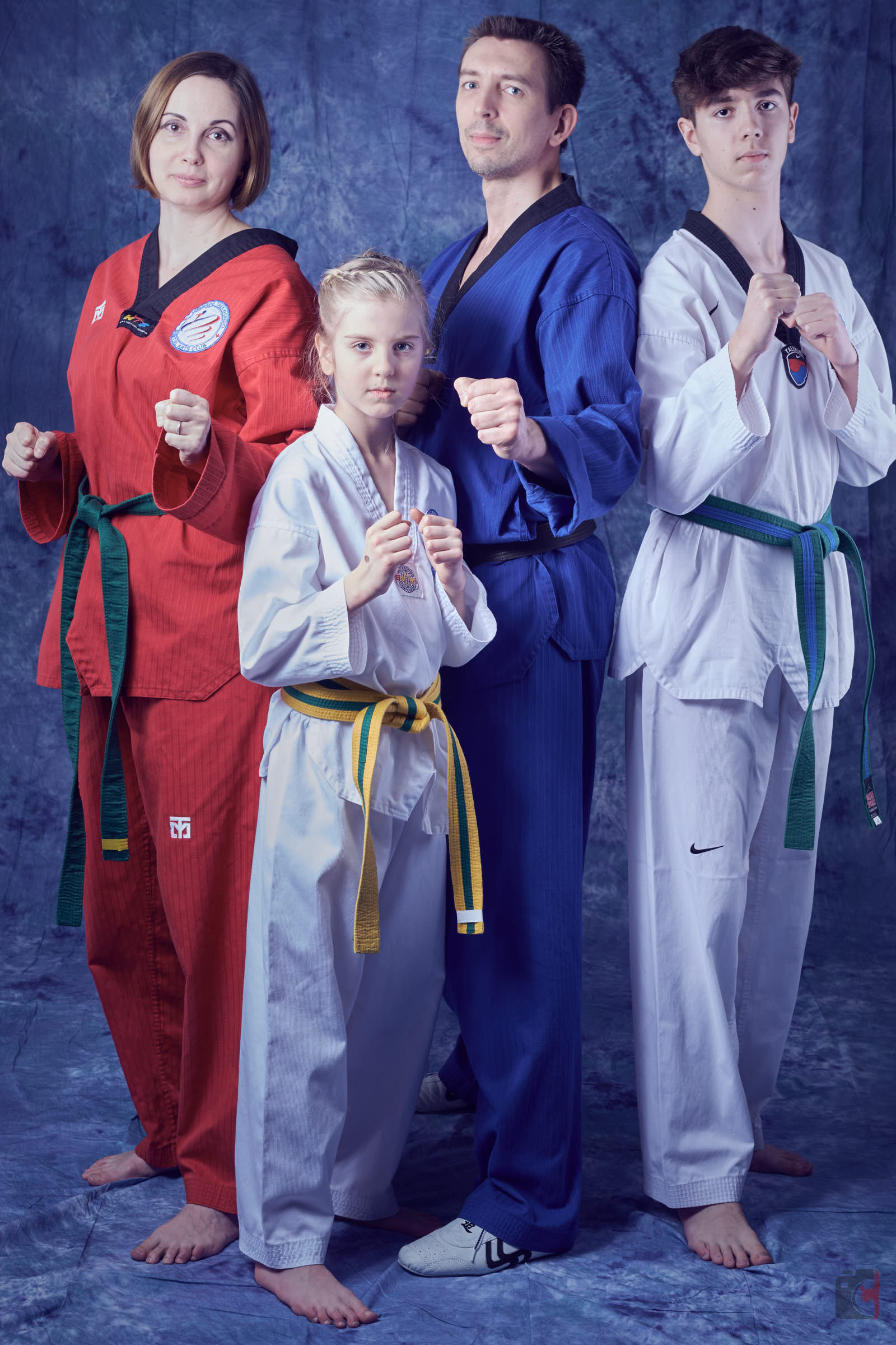 A family of four peaple participate in Taekwondo Classes